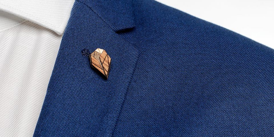 Lapel ornament Arb Lapel for men on model Lapel ornament Arb Lapel for men on model