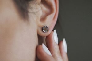 Fém fülbevaló Apis Nox Earrings Hexagon