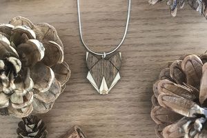 Fa medál Wolf Pendant