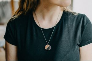 Medál Apis Nox Necklace Medallion