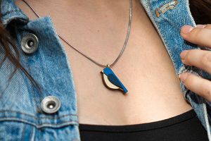 Fa medál Blue Bird Pendant