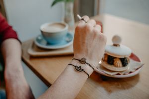 String karkötő Lotus Wooden Bracelet