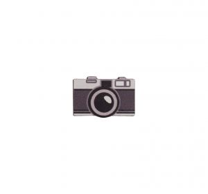 Fából készült bross Camera Brooch